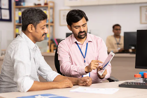 Product Operations & Customer Experience Leads (Salary: Rs 6 LPA – Rs 18 LPA): These roles ensure products meet customer needs by managing feedback, improving user experience, and coordinating across teams—especially in fintech, EdTech, and SaaS sectors.