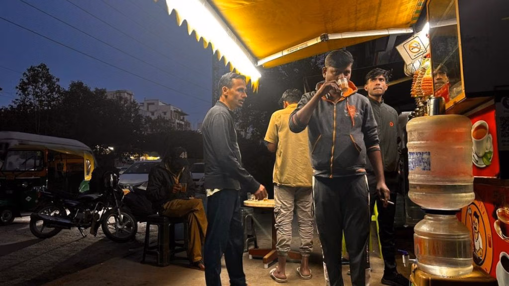 A local tea stall that provides shelter to the women workers early in the morning. Manisha Mondal | ThePrint 
