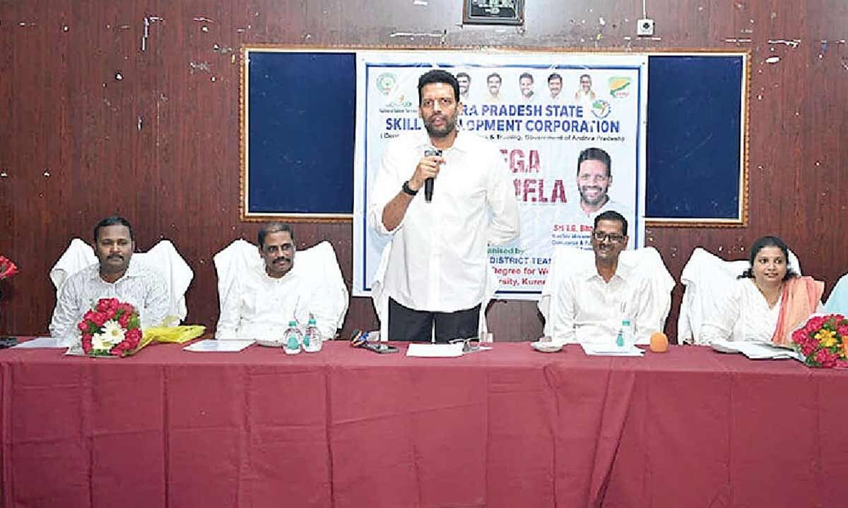 Govt committed to providing 20L jobs: Bharath