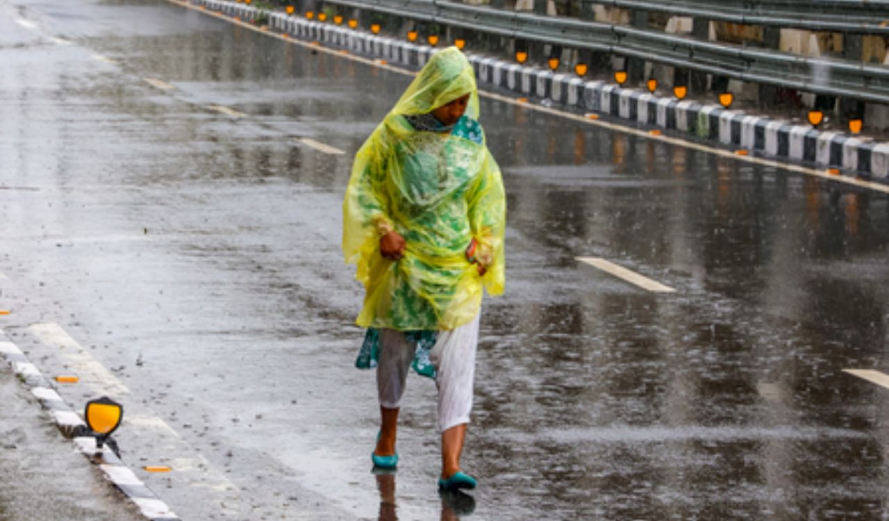 Maharashtra orders early office closure, work-from-home amid red alert