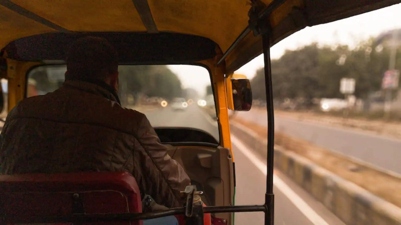 Man quits Rs 25,000 job to make Rs 60,000 as auto driver