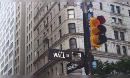 US Market Sell-Off: S&P 500 closes below key technical level ahead of key earnings, jobs report