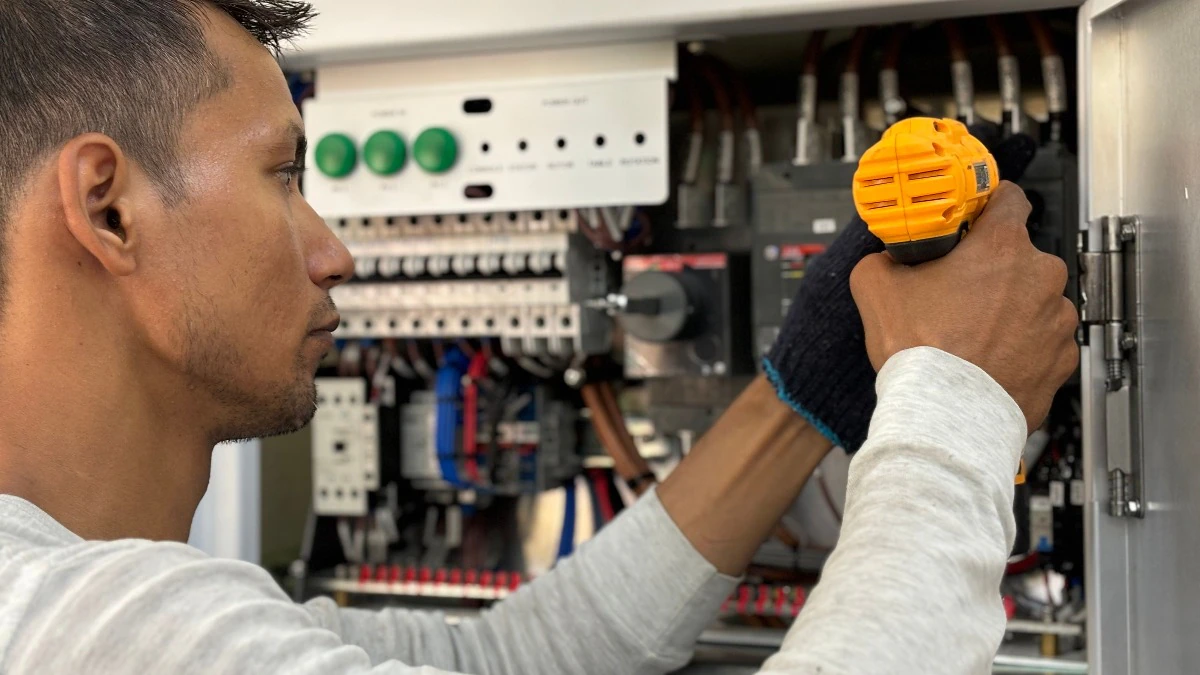 What are the high-paying jobs almost nobody wants? Reddit users answer