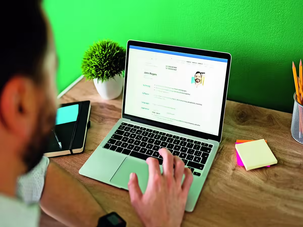 When job hunter becomes the prey