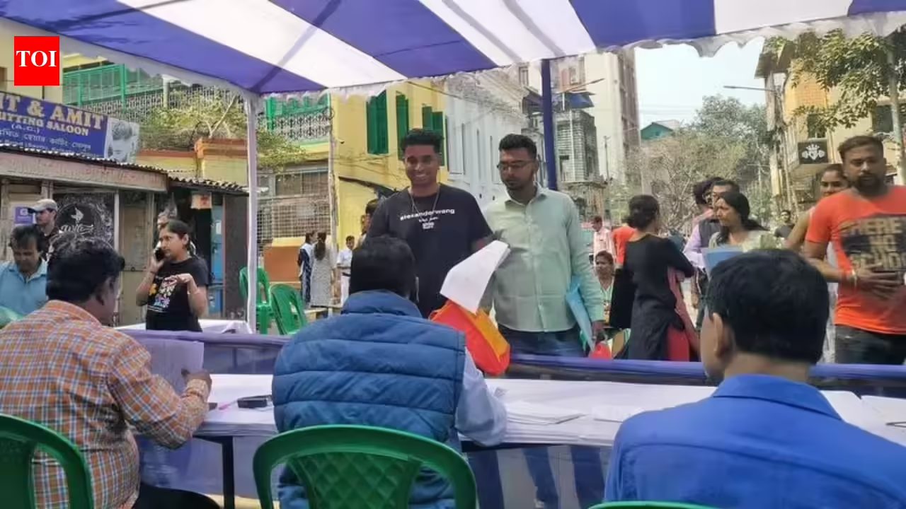 A different line: After SIR trauma, eager faces dot Yuva Sathi queues | Kolkata News