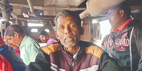 Balurghat farmers protest on rly tracks over unkept job promises