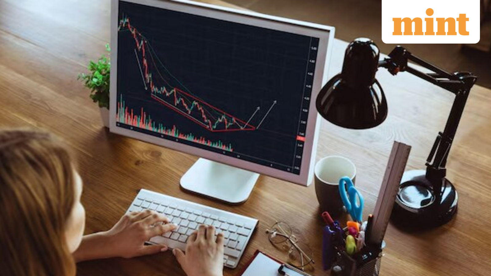 Canadian dollar gains in limited move ahead of jobs data