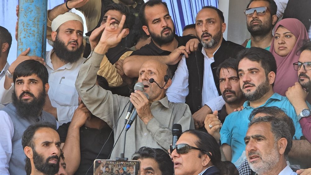 Er Rashid Seeks Compensation, Jobs for Families of Deceased Baramulla Porters | Kashmir Life