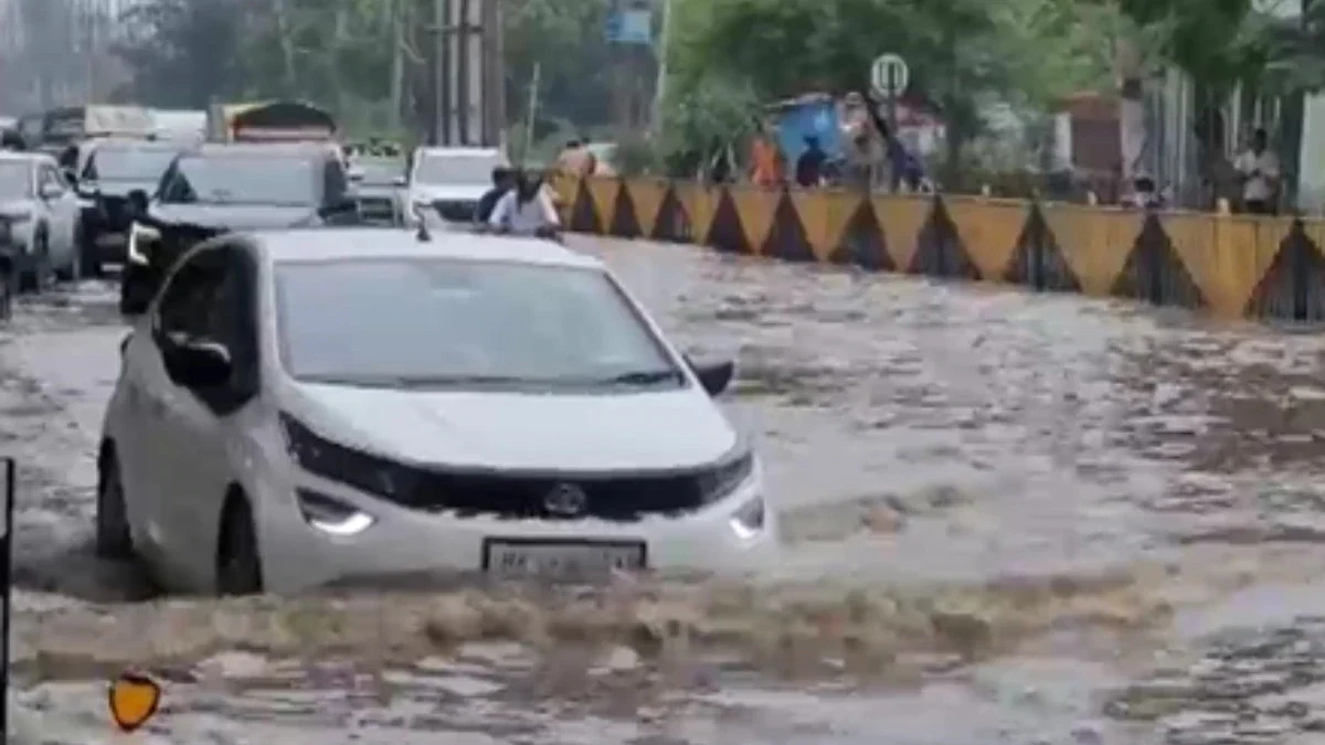 Heavy rain triggers waterlogging in Gurugram, work from home advisory issued