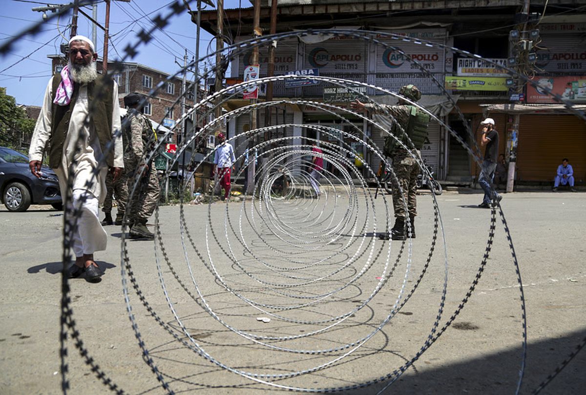 Kashmiri Pandits seek work-from-home extension till threat letter source traced