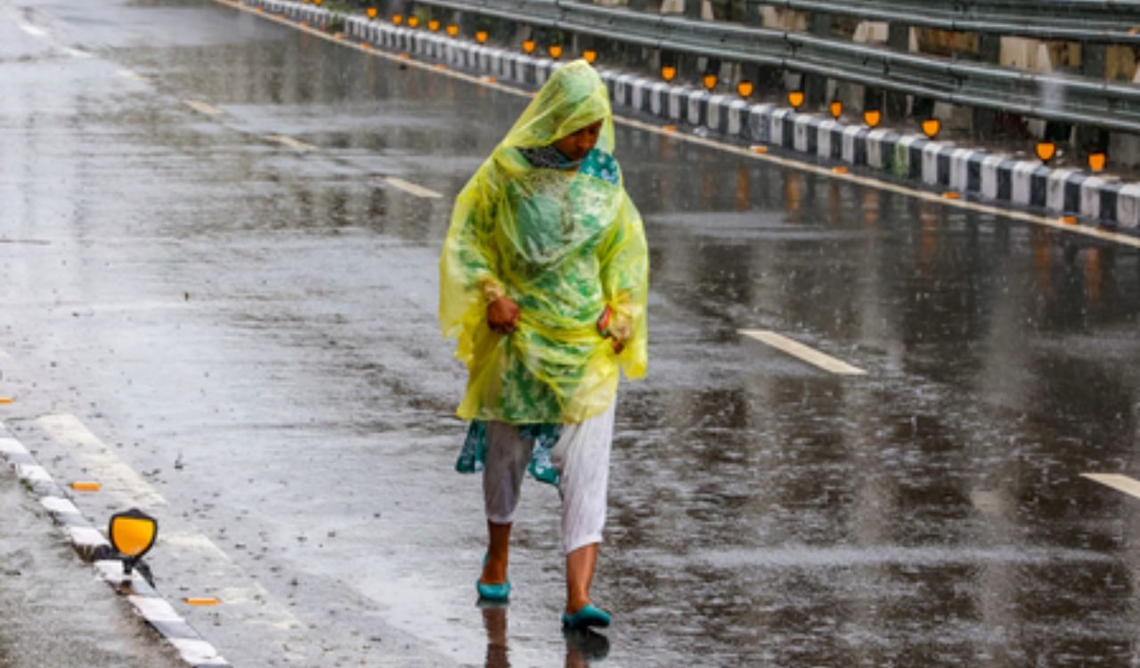 Maharashtra orders early office closure, work-from-home amid red alert