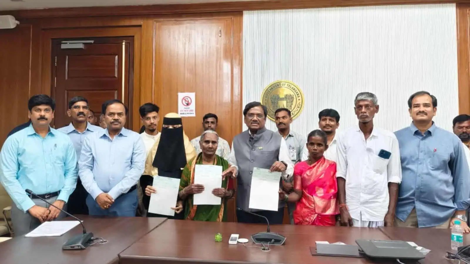 Rs 5 lakh ex gratia handed to families of deceased gig workers in Telangana
